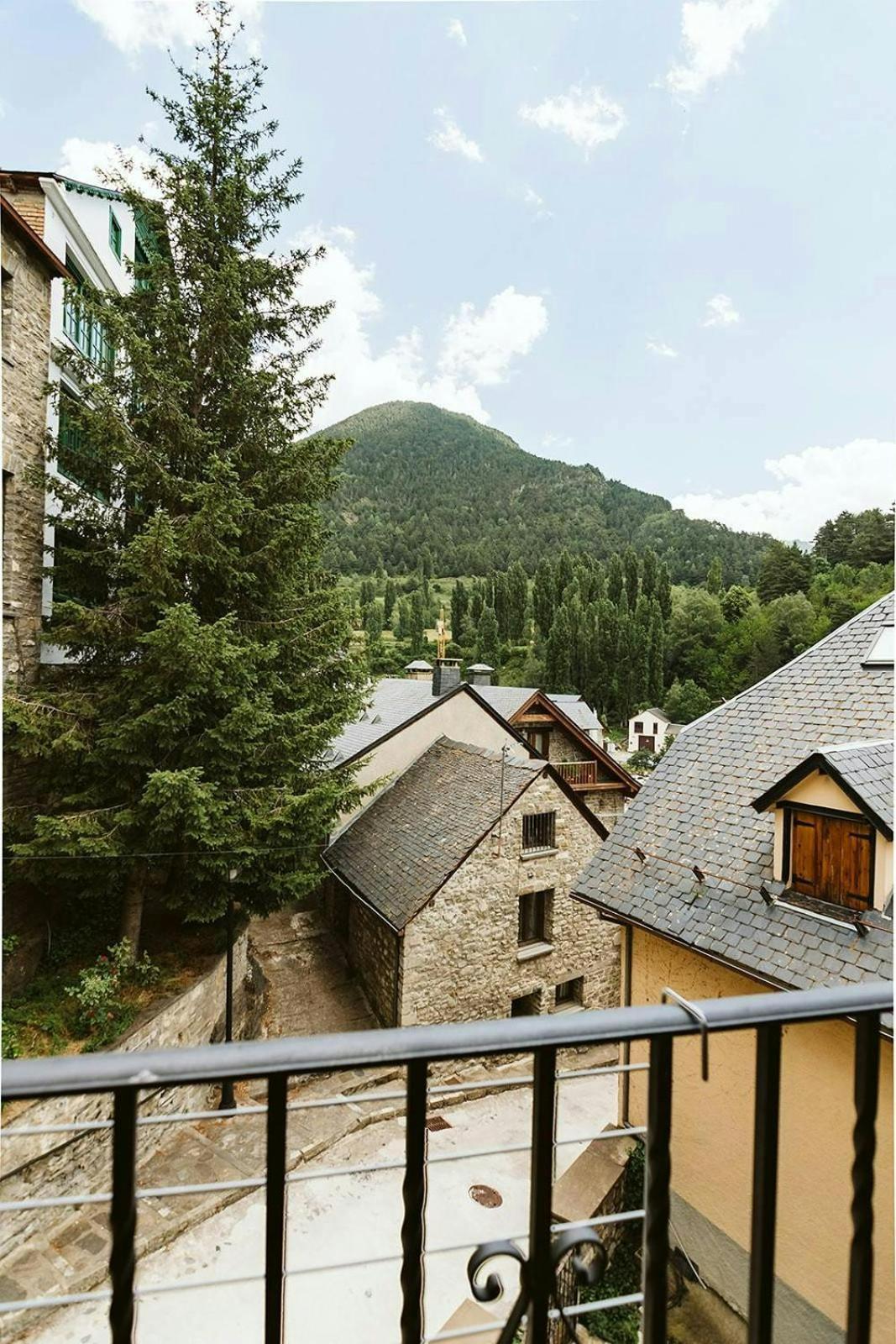 Casa Begona - Wifi Sencillo Y Acogedor Appartement Sallent de Gállego Buitenkant foto