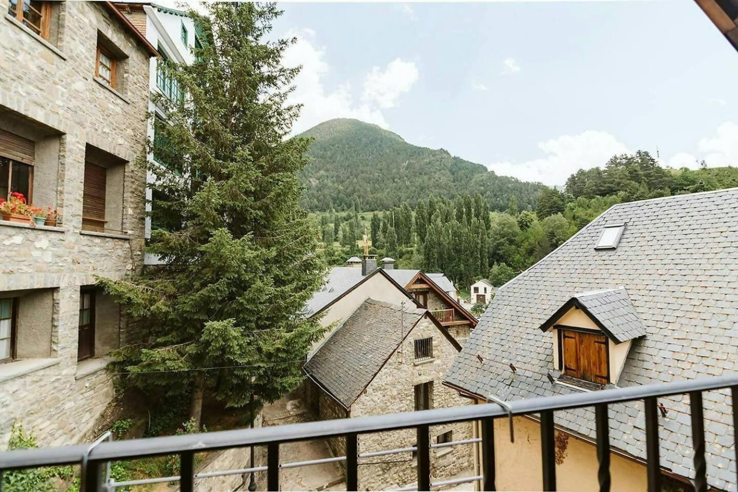 Casa Begona - Wifi Sencillo Y Acogedor Appartement Sallent de Gállego Buitenkant foto